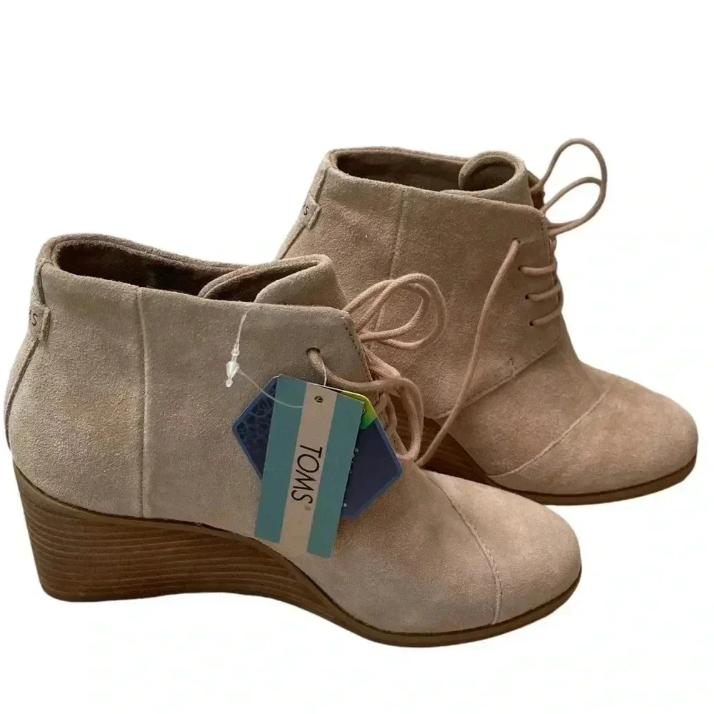 NWT TOMS Hyde Wedge Boots Sand Suede Lace Up